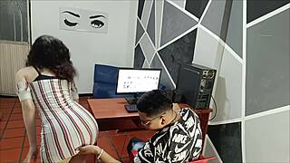 la criada en la oficina resulta ser hermanastra de mi amigo y la follo duro con mi verga enorme porno espanol