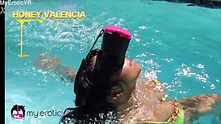 i'm honey valencia 18yo getting so wet in erotic vr