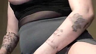 ohh my pussy's squirting wild from this dildo and vibrator double team