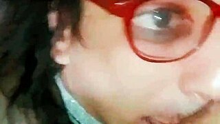 mi novia me lleva al balcón y me chupa la polla hasta el fondo...