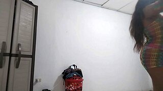 18 year old dances sexy for boyfriend on video call homemade