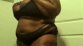 wanna see judybooty7 twerk that fat ass and flash her big tits pussy?
