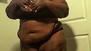 wanna see judybooty7 twerk that fat ass and flash her big tits pussy?