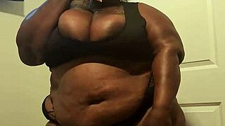 wanna see judybooty7 twerk that fat ass and flash her big tits pussy?