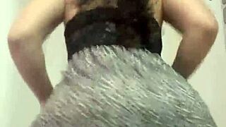 morena gostosa de babydoll dancando funk sem calcinha completo no red