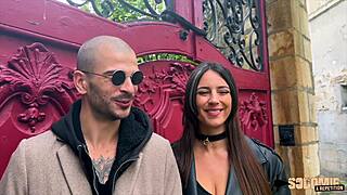 Vénus enjoys very hard anal sex