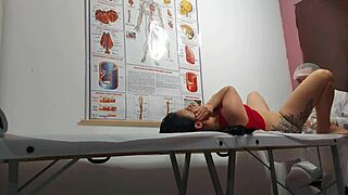 ginecologista fingers her asshole then fucks the brazilian patient