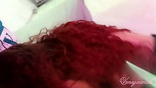 Ama de casa mexicana limpia mi cuarto con su sexy minifalda!