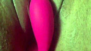 Le encanta llegar varias veces con el vibrador