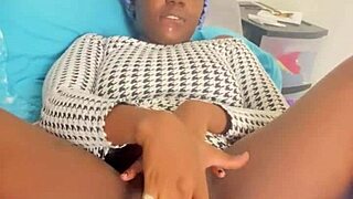 Alliyah Alecia Scott Shows Tight Pretty Pussy