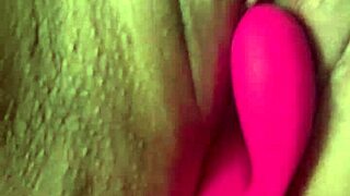 Le encanta llegar varias veces con el vibrador