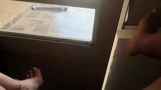 Paseandome Por El Anden Para Que Mis Vecinos Se Antojen