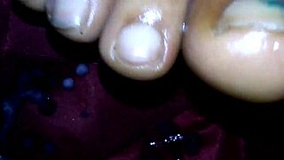 ebony girl gives hot foot job