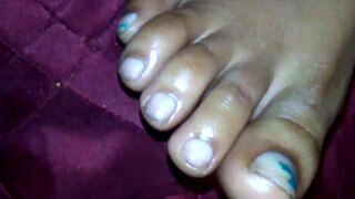 ebony girl gives hot foot job