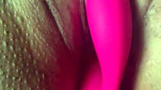 Le encanta llegar varias veces con el vibrador