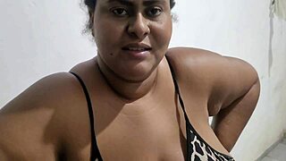 minha madrasta adora ser fudida gozar em jato e levar leite na bunda