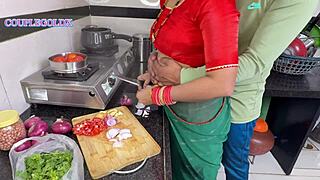 कोमल की पहली सुहागरात के दूसरे दिन ही देवर ने किचेन में घुस कर खिचड़ी पका दी