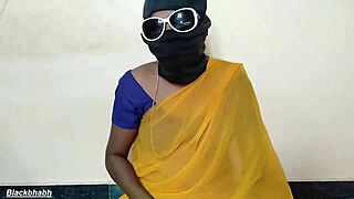 south mallu aunty put big banana in pussy