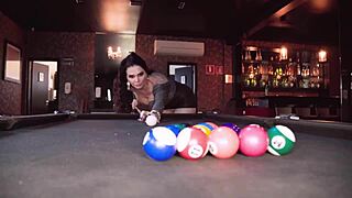 Jogando bilhar com a milf luiza ambiel acabou rolando um sexo gostoso