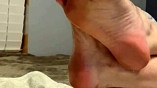 sexy oiled scrunched soles amateur milf shows feet
