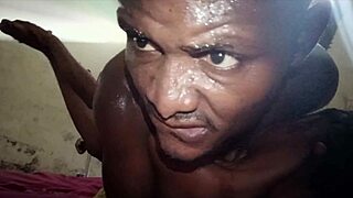 la fille noire la plus chaude a un cul serre