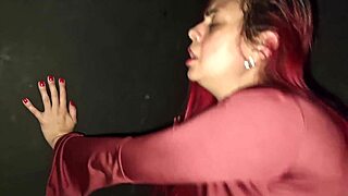 Minha esposa cremosa dando muito que neim puta na cabine glory hole