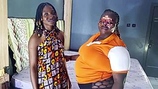 Wetjuicypussy1 first time two lesbians meet