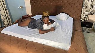 Tale of a solo sex with itxqueen 😏