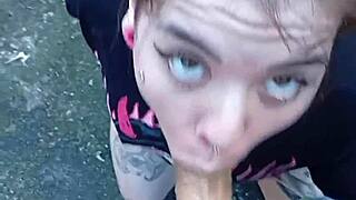 Mamando no quintal publico with pierced nipples outdoors