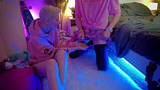 cozy masturbaton in fron of girl