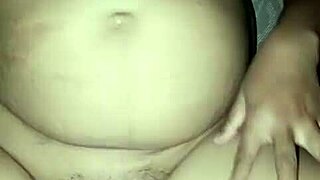 ketika istri orang ditinggal kerja suaminya aku bayangkan lebih dalam