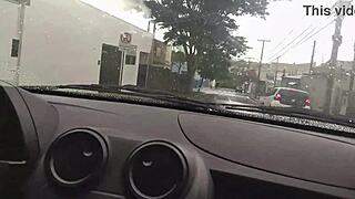 Uber-chaufför kommer i passagerarens mun för betalning med blowjob