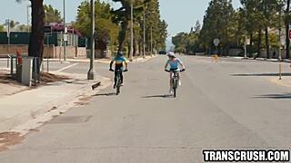 Ja sam toliko u svoju vruću trans ženu koju jebao moj pravi crni prijatelj.