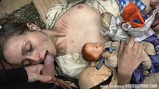 Horrorporn montre dynamiques familiales tordues en action de groupe cosplay sauvage