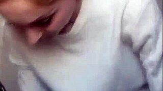 Pantyhose milf chytená na skrytej kamere s perfektným telom 🔥