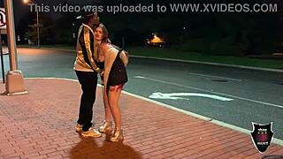 Rome Major, a nagy faszos bika, nyalja és basza Lexxxi Scarlett meleg punciját