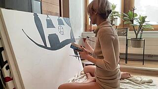 Maľujem svoje štúdiové umenie s kreatívnymi vibráciami v sólovej relácii