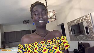 Nie mogę się oprzeć wysokiej czarnej babce ssącej dużego kutasa!