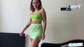 Vengeance sur le copain en baisant son meilleur pote avec facial