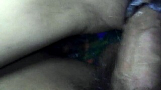 Вијетнамска беба иде жестоко у сировом спаваћем акцију вечерас