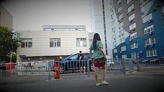 Amo mostrare le tette e upskirt in pubblico senza mutande