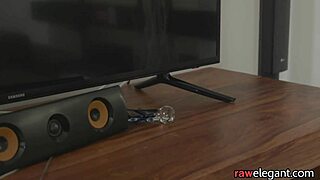 Leuk euro'tje gebogen voor intens interraciaal rammen in pov