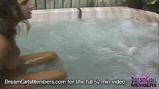 สองสาวร้อนบ้าในแจ็กคูซี่ช่วงสปริงเบรก