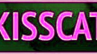 Nevlastní matka sdílí hotelový postel, nevlastní syn přibíjí těsnou kunda až do facialu