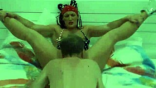 Nosta ja kanna vanhaa miestä, mutta mitä sillä biseksuaalisella anaali käänteellä?