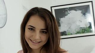 Vroče pihanje kurca in divje jebanje z divjo rjavolasko Kylie Quinn