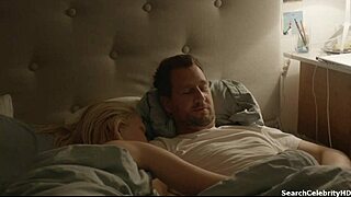 Ellen Dorrit Petersen paljastaa rinnat Blind-elokuvassa 2014