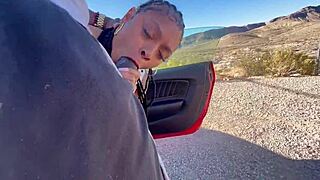 Jeg får aldri nok av Porsha Carrera som tar kuk utendørs som en total hore!