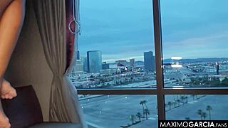 Διαφυλετική γαμήλα με την ασιατική σταρ Ember Snow