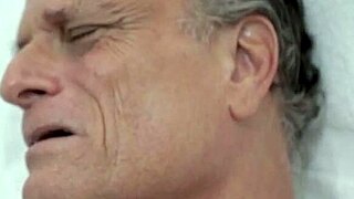 जबकि स्टेपडैड लॉक है, कुकिंग स्टेपमॉम की किचन में स्टेमी एक्शन में बदल जाती है